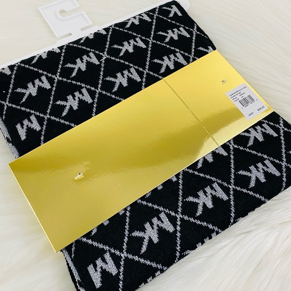 Michael Kors Women’s Hat & Scarf Set Black - Picture 4 of 8